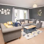 Harlow Manor Lt By Furnished - Large House - Army Base - Relocating Families - Business