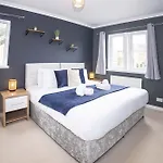 別荘 Harlow Manor Lt By Furnished - Large House - Army Base - Relocating Families - Business *