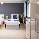 Harlow Manor Lt By Furnished - Large House - Army Base - Relocating Families - Business בית נופש