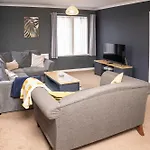 Harlow Manor Lt By Furnished - Large House - Army Base - Relocating Families - Business הרוגייט