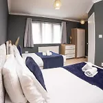 Harlow Manor Lt By Furnished - Large House - Army Base - Relocating Families - Business 別荘