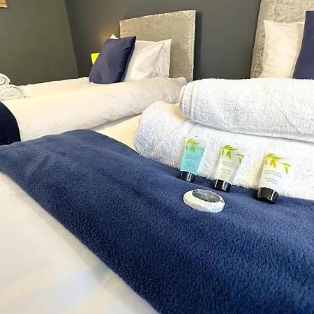 Holiday home Harlow Manor Lt By Furnished Accommodation - Large House - Army Base - Relocating Families - Business Stays Harrogate