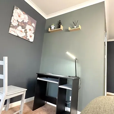 Harlow Manor Lt By Furnished Accommodation - Large House - Army Base - Relocating Families - Business Stays Harrogate