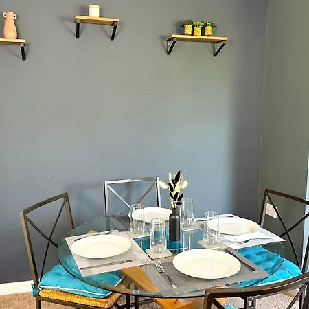 Holiday home Harlow Manor Lt By Furnished Accommodation - Large House - Army Base - Relocating Families - Business Stays