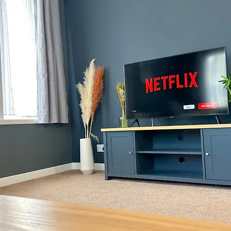 Holiday home Harlow Manor Lt By Furnished Accommodation - Large House - Army Base - Relocating Families - Business Stays *