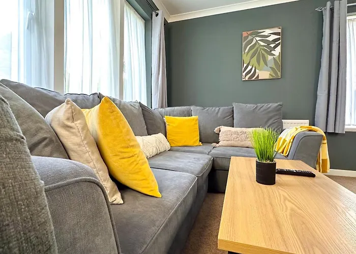 Semesterbostad Harlow Manor Lt By Furnished - Large House - Army Base - Relocating Families - Business *