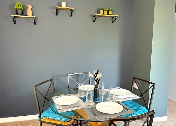 Semesterbostad Harlow Manor Lt By Furnished - Large House - Army Base - Relocating Families - Business