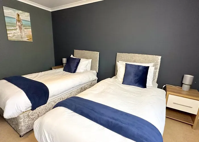 Harlow Manor Lt By Furnished - Large House - Army Base - Relocating Families - Business