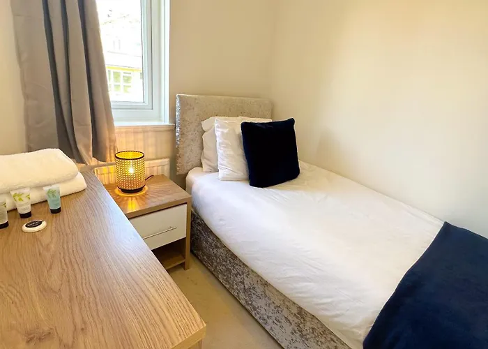 Harlow Manor Lt By Furnished - Large House - Army Base - Relocating Families - Business Harrogate