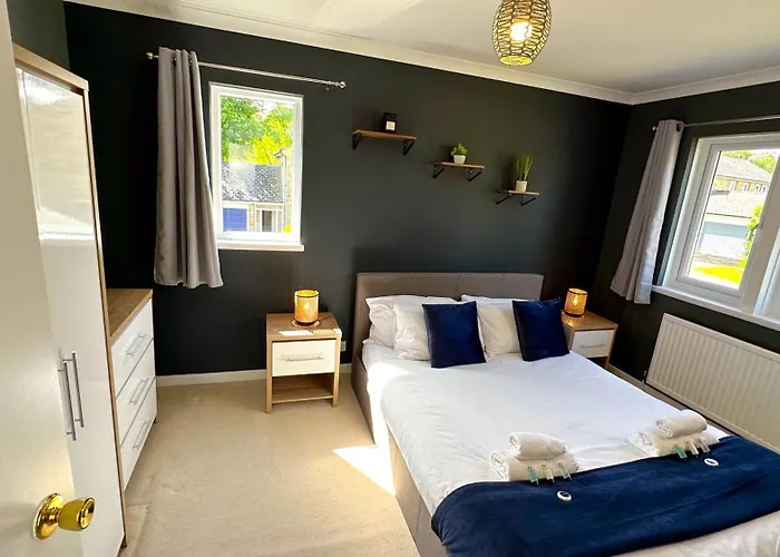 Semesterbostad Harlow Manor Lt By Furnished - Large House - Army Base - Relocating Families - Business *