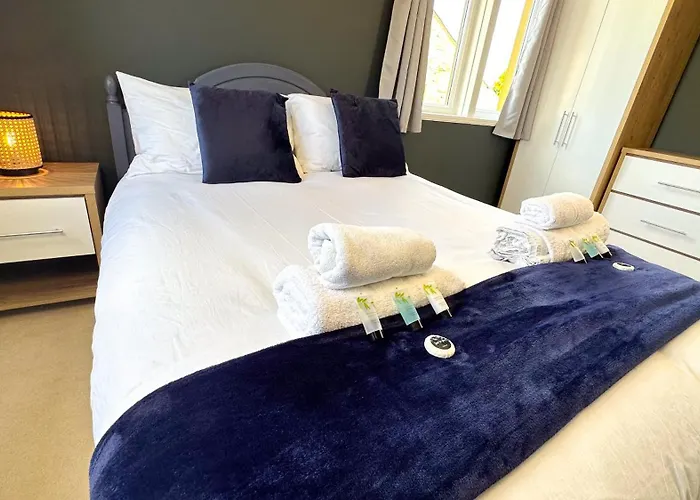 Semesterbostad Harlow Manor Lt By Furnished - Large House - Army Base - Relocating Families - Business *