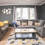 Дом отдыха Harlow Manor Lt By Furnished - Large House - Army Base - Relocating Families - Business *