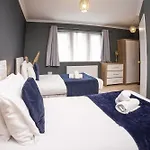 Дом отдыха Harlow Manor Lt By Furnished - Large House - Army Base - Relocating Families - Business Харрогейт