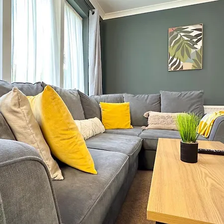 Casa vacanze Harlow Manor Lt By Furnished - Large House - Army Base - Relocating Families - Business *