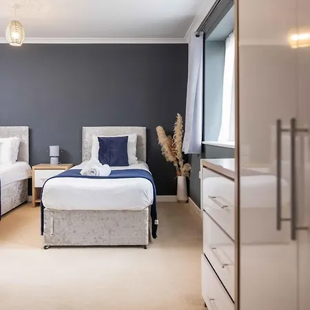 بيت للعطل Harlow Manor Lt By Furnished - Large House - Army Base - Relocating Families - Business هاروغايت