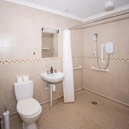 Дом отдыха Harlow Manor Lt By Furnished - Large House - Army Base - Relocating Families - Business Харрогейт