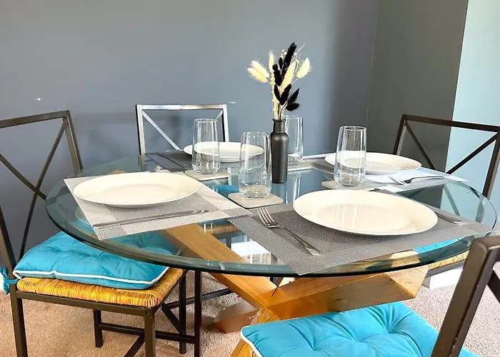 Harlow Manor Lt By Furnished - Large House - Army Base - Relocating Families - Business