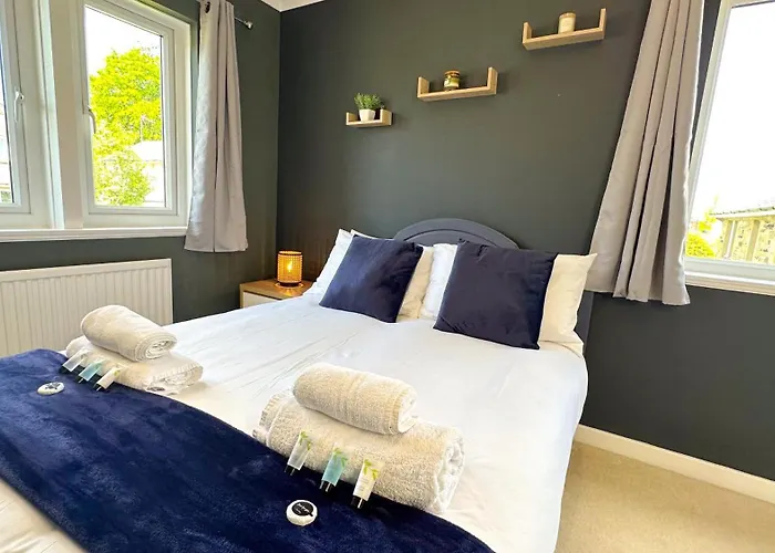 Harlow Manor Lt By Furnished - Large House - Army Base - Relocating Families - Business